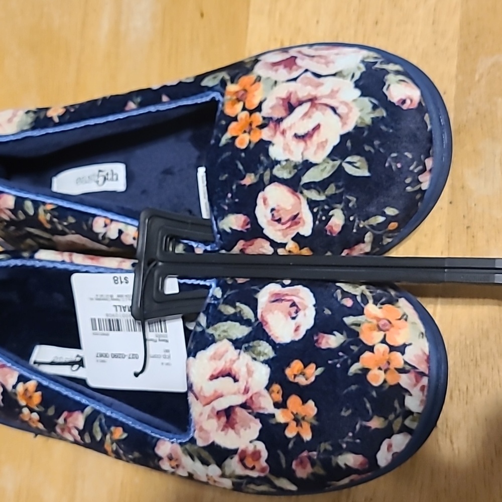 EAST 5TH WOMENS NAVY BLUE FLORAL SLIPPERS SIZE SMALL 5-6 - Picture 4 of 9